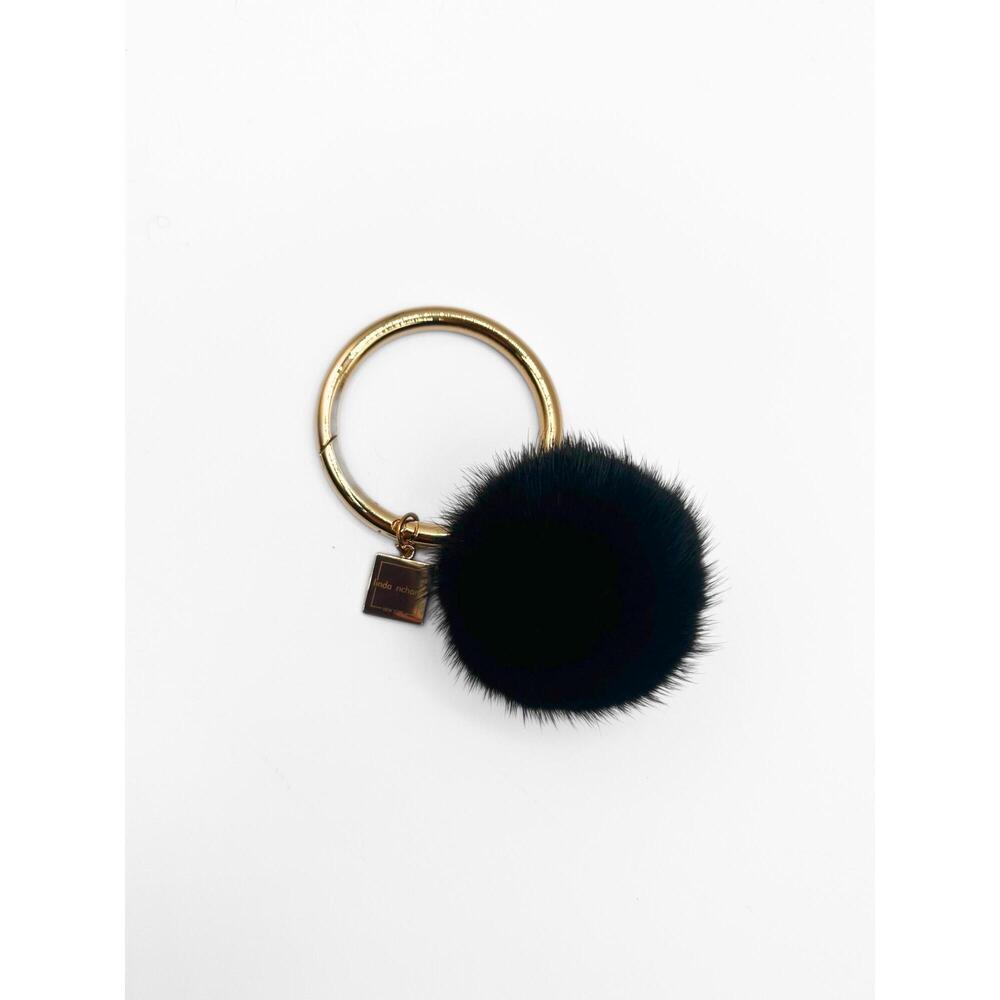 NEW LINDA RICHARDS women's mink pom large key ring in black